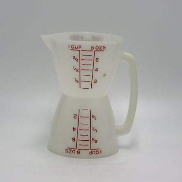 vintage plastic measuring cups/two in one/wet measure and dry measure 