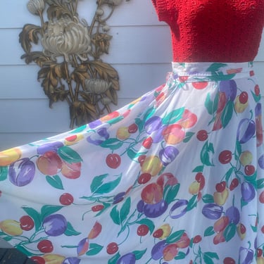 1980s full skirt, novelty print, vintage 80s skirt, fruit, cotton blend, peaches plums and cherries, high waist, small, 1950s style, swing 