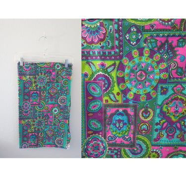 Vintage Groovy 60s 70s Mod Groovy Fabric Paisley Psychedelic Print 