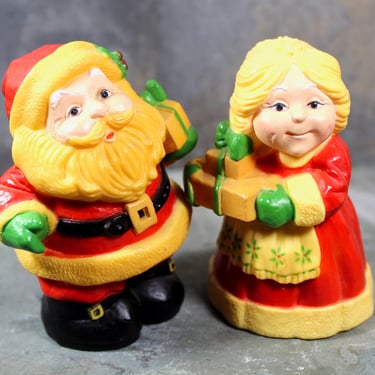 Vintage Hallmark Santa and Mrs Claus Salt & Pepper Shakers - Christmas Salt and Pepper - Santa Claus - Mrs. Claus  | FREE SHIPPING 