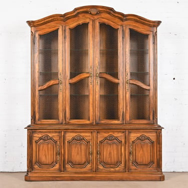 Drexel Heritage French Provincial Carved Oak Lighted Breakfront Bookcase Cabinet, 1970s