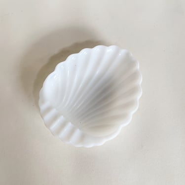 MILK GLASS ASHTRAY 