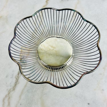 Vintage Silver Wire Basket, Plated EP Brass Art Deco Scalloped Round, Fruit or Bread Basket, Centrepiece, Home Decor, mid century, gift 