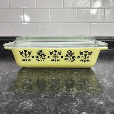 Vintage Pyrex Promotional Black Needlepoint, Yellow Embroidery Rectangular Space Saver Casserole 575,  2 Quart Vintage Pyrex Promotional 