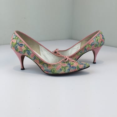 Her Pastel Pink Mood - Vintage 1950s 1960s Pastel Open Work Fabric Heels Shoes - 7AA 