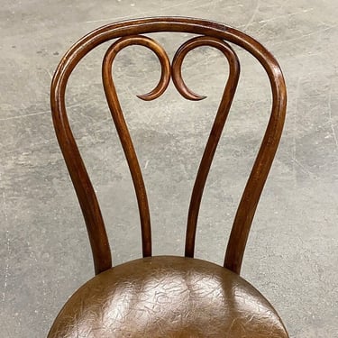 LOCAL PICKUP ONLY ———— Vintage Bentwood Chair 