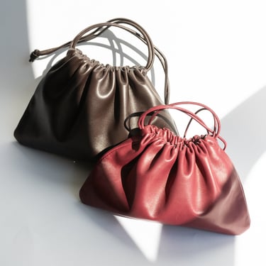 Pouch Bag in Vino Rosso