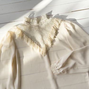 cute cottagecore shirt 80s vintage cream ruffled high collar antique style blouse 