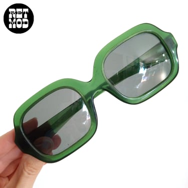 Vintage 1960s 1970s Green Plastic Sunglasses 