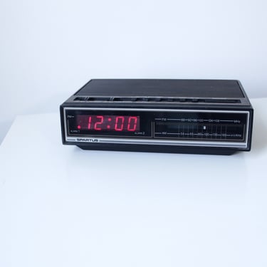 Vintage 80's Spartus Alarm Clock Radio AM/FM, faux wood grain, Classic 80's bedroom style 