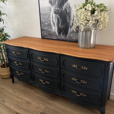 Vintage French Provincial Dresser Credenza by Thomasville *Local Pick Up Only 