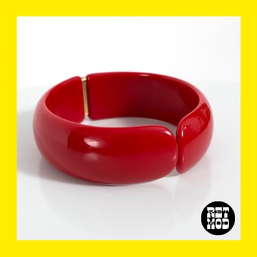 Chic Vintage 70s Chunky Red Clamshell Clasp Bangle 