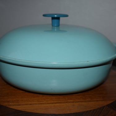 Prizer Ware Enamel Casserole or Dutch Oven in Turquoise Robin's Egg Blue 