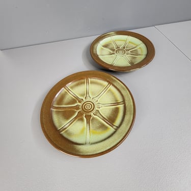 One Frankoma Prairie Green Wagon Wheel Plate Multiples Available 