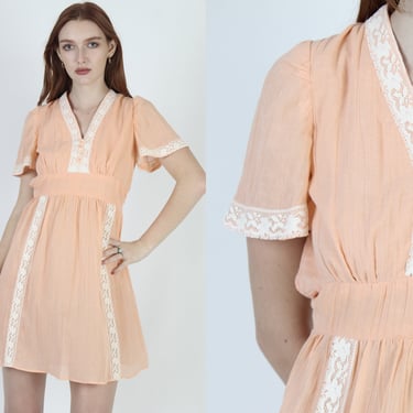 70s Homespun Field Dress, Vintage Peach Flutter Sleeve Prairie Dress, Simple Floral Lace Chore Mini Dress 