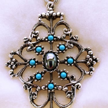 Vintage Brand New in box Silver and Turquoise Avon pendant Necklace 