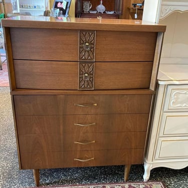 Basset furniture 4 drawer chest 32” x 18” x 43” Call 202-232-8171 to purchase