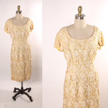 Late 1950s Early 1960s Pale Yellow Sheer Floral Lace Short Sleeve Dress by Montaldo's -L 