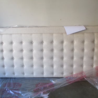 NEW KING SIZE TUFTED BED