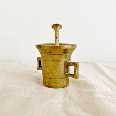 Small Antique Brass Mortar & Pestle. Collectible Apothecary Vessel Pharmaceutical Retro Kitchen tool 