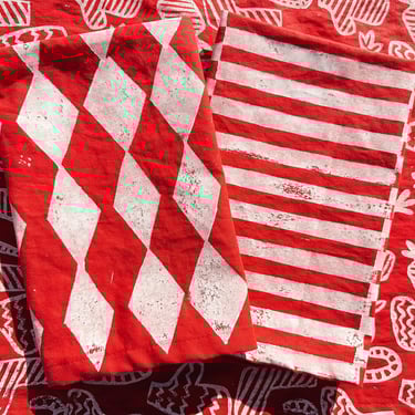 white diamonds on red. block printed linen napkins / placemats / tea towels. set of four. boho christmas party. holiday decor. snow. winter. 