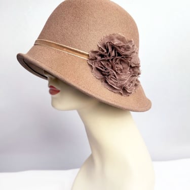 Antique 1920's Cloche Flapper Hat Beige Tan Wool Felt Velvet Vintage Asymmetrical 