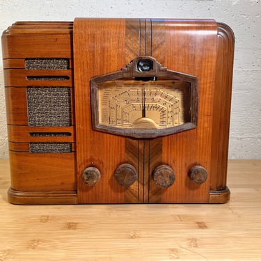 1938 Silvertone 3 Band MP3 Radio, Bluetooth Option, Tuning Eye, Elec Restored Model 4763 