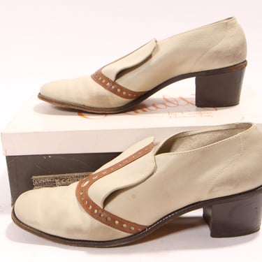 Late 1960s Early 1970s Cream and Tan Short High Heel Slip On Pumps Shoes by Amalji -8 1/2 B 