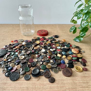 Vintage Buttons - Lot of Over 400 Plastic, Metal, Rhinestone, Flower and More 