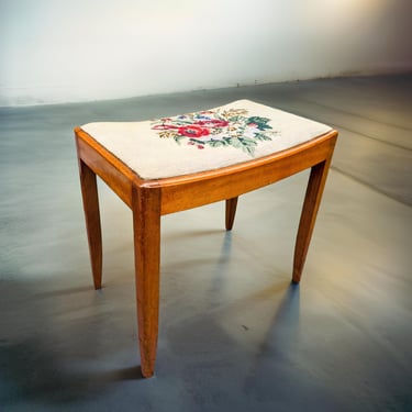 Vintage Floral Needlepoint Stool – Vanity Bench / Piano Seat – Mid Century Cottage Beech Wood 