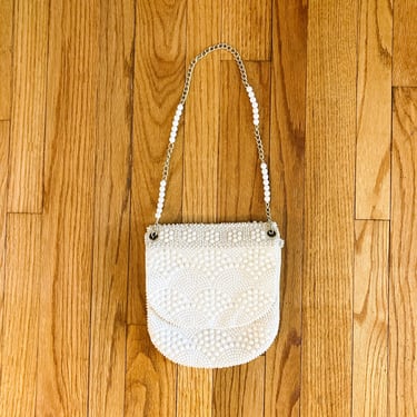 60s White Beaded Scalloped Patterned Shoulder Bag Purse with Gold Chain 