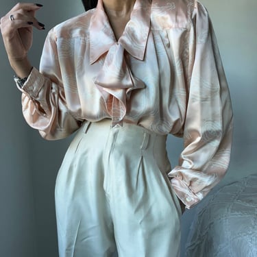 vintage gentle woman billowing fit ascot collar blouse 