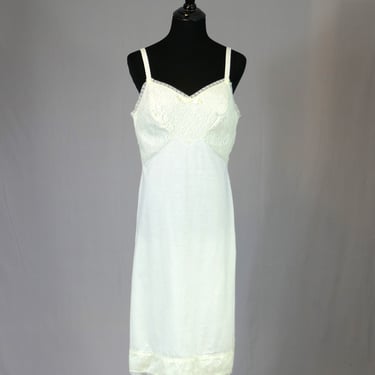 80s Dress Slip - Pale Yellow w/ touch of Green - Lace Trim - Pinto Full Slip - Vintage 1980s - Size M 
