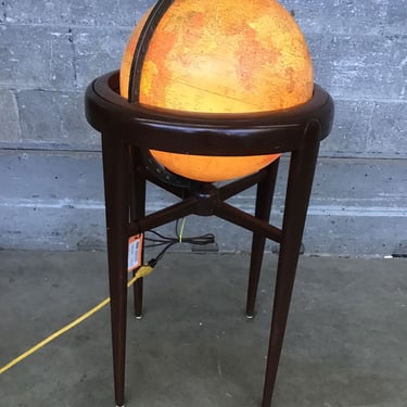 Freestanding 16″ Globe Light (Seattle)