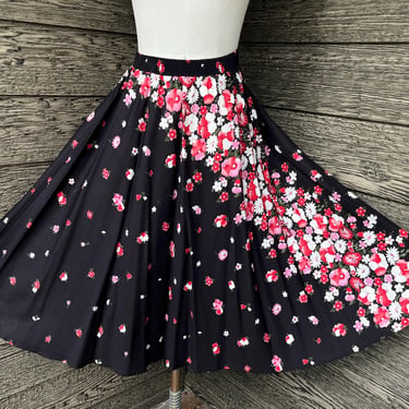 black climbing floral skirt 1970s pink falling flowers full a-line medium / large 