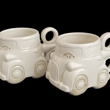 Vintage 1970s Modern Pair of Fitz and Floyd Volkswagen Beetle AUTO MUGS VW Car Whimsical Design Cups with Wind Up Key 