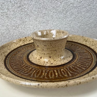 Vintage chip dip pottery round platter earth tones by Wishon Harrell studio San Diego CA 