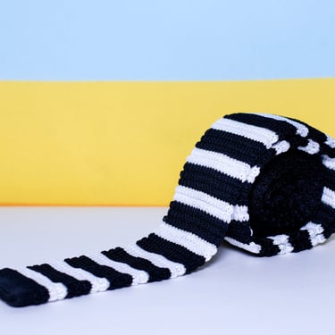 Retro Knit Necktie Black and White Striped 