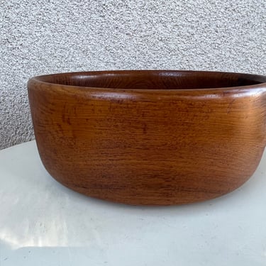 Vintage modern round wood large bowl size 10” x 4 1/4” 