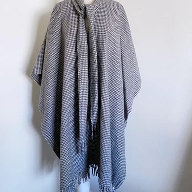 Vintage Gray Poncho, Houndstooth Pattern, Wool 