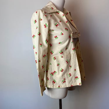 80’s strawberry print jacket~ 100% cotton wide collar~ boho hippie strawberries Petite size XS 