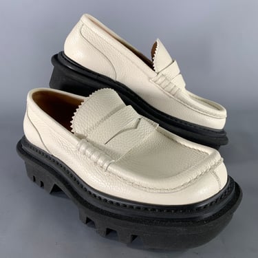 MIU MIU Size 9 Navy Light Blue Leather Spectator | Sui 