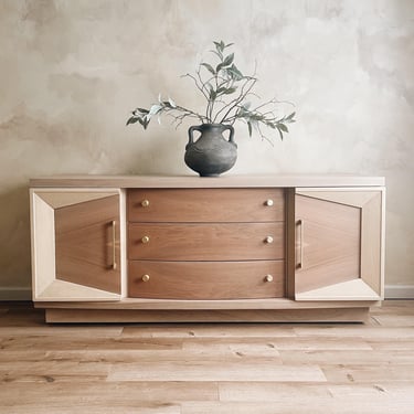 1970s Mid-Century Modern Natural Wood Dresser/Credenza/Sideboard Buffet - Tan Wash with Matte Topcoat 