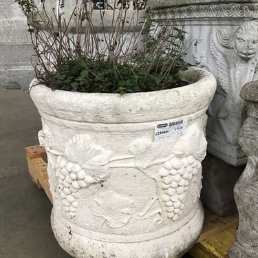 Round Concrete Garden Planter (Seattle)