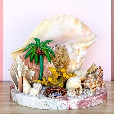 Old Florida Kitsch Shell Lamp