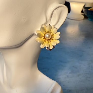 Coro Flower Earrings Clip on 