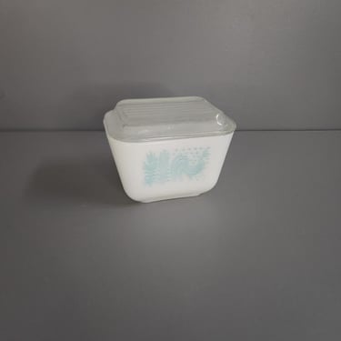 Pyrex 501 B Butterprint Refrigerator Dish Container 