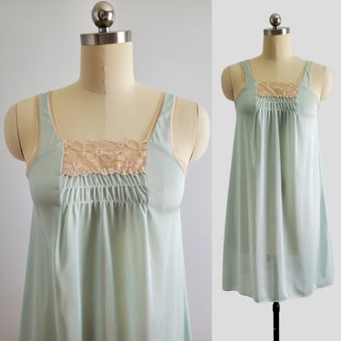 1970s Nightgown with Lace Detail - 70s Loungewear - 70's Sleepwear - Women's Vintage Size Small 