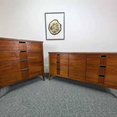 MCM Walnut Bedroom Set Highboy &amp; 9 Drawer Lowboy Dressers