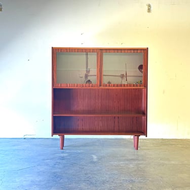 Mid Century Danish Modern Rosewood Bookcase Display Cabinet 